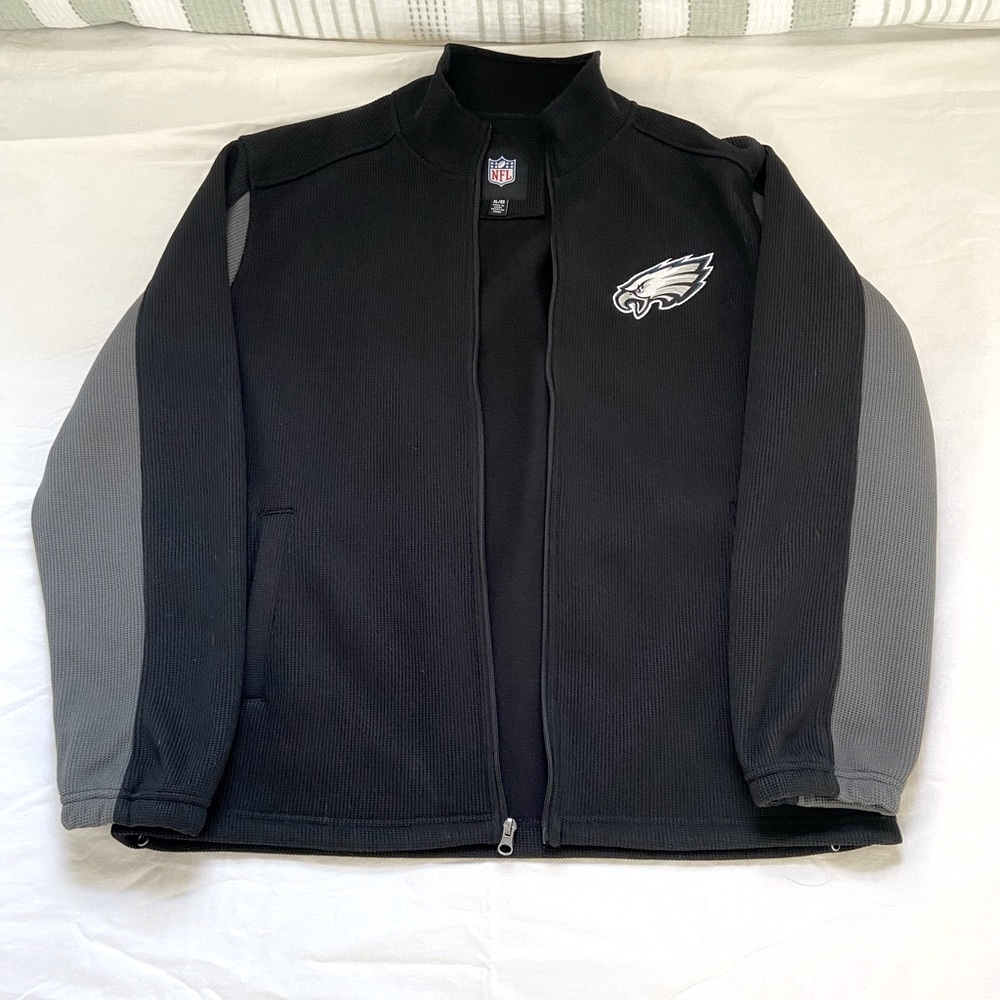 Philadelphia Eagles Jacket Size Men’s XL in Black and grey. Full zip mid weight